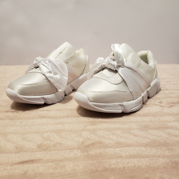 Shoes - Picture 2 of 3